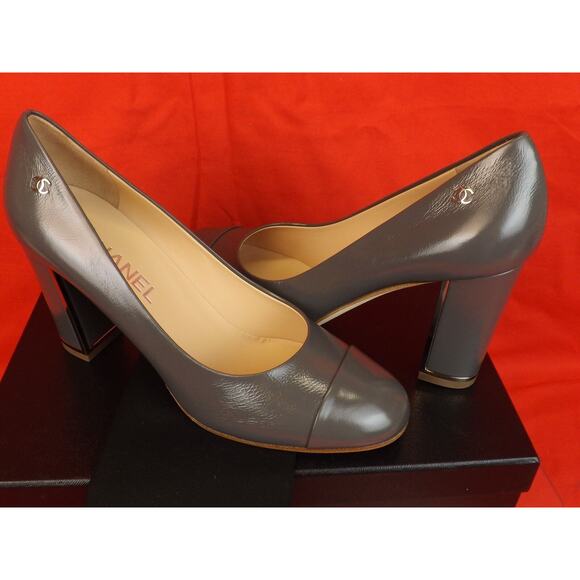NIB CHANEL G31655 GRAY DISTRESSED LEATHER CC LOGO CAP TOE SILVER HEEL PUMPS 38 - Picture 4 of 12